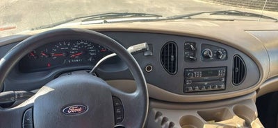 2004 Ford Econoline Wagon XL