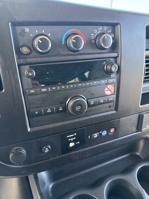 2023 Chevrolet Express Passenger 3500 1LS