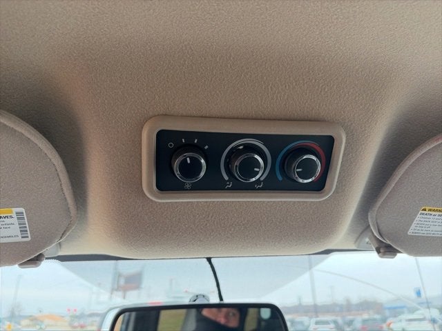 2023 Chevrolet Express Passenger 3500 1LS