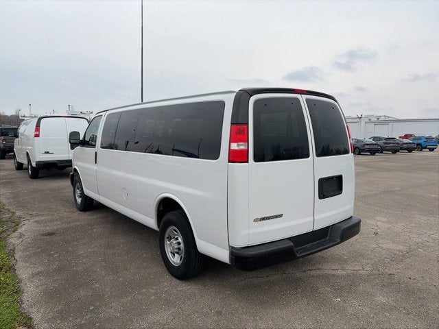 2023 Chevrolet Express Passenger 3500 1LS