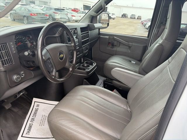 2023 Chevrolet Express Passenger 3500 1LS