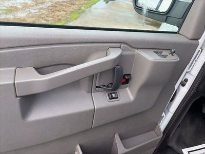 2023 Chevrolet Express Passenger 3500 1LS