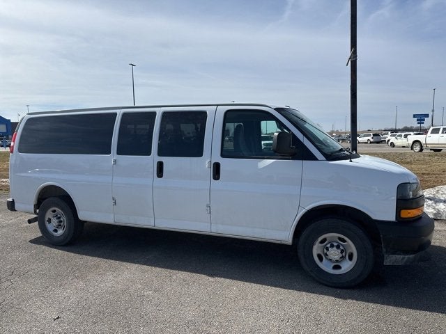 2023 Chevrolet Express Passenger 3500 1LS