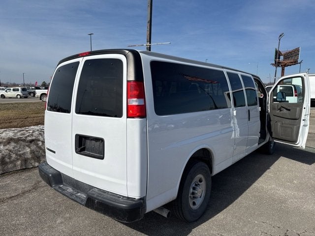 2023 Chevrolet Express Passenger 3500 1LS