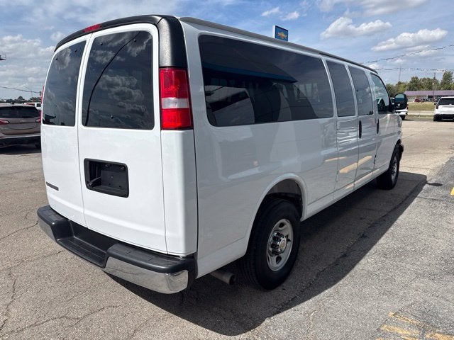 2025 Chevrolet Express Passenger 1LT