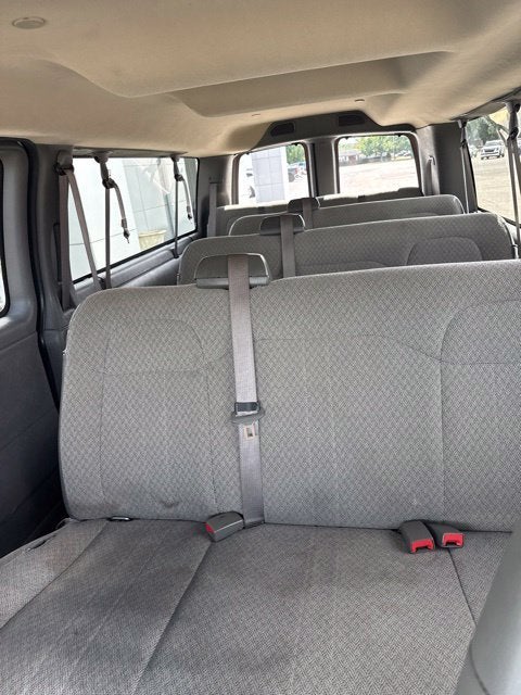 2025 Chevrolet Express Passenger 1LT