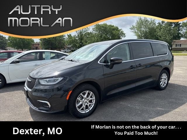 2023 Chrysler Pacifica Touring L's photo