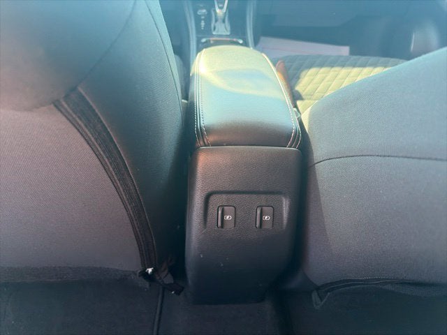 2022 Nissan Kicks SR