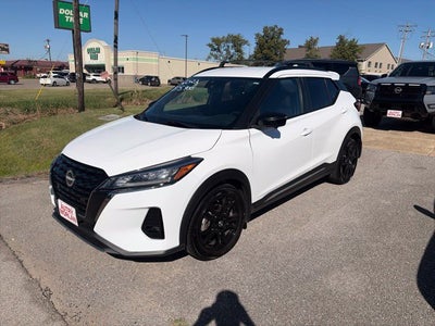 2022 Nissan Kicks SR