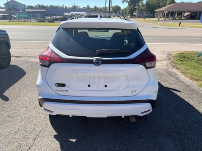2022 Nissan Kicks SR