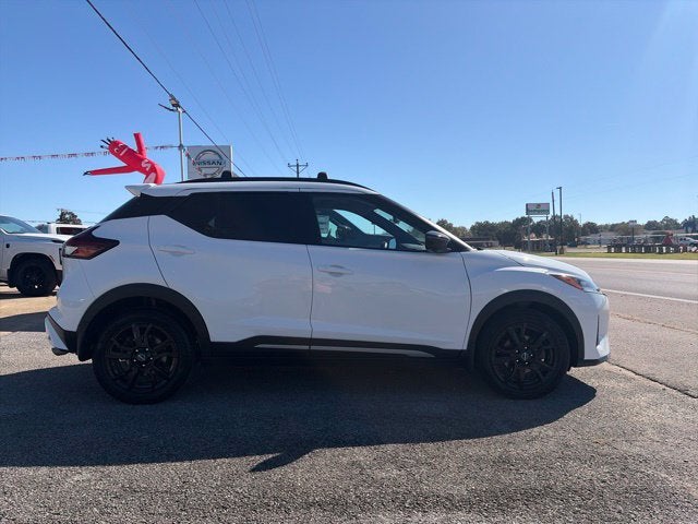 2022 Nissan Kicks SR