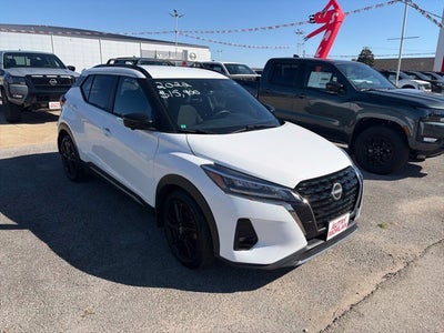 2022 Nissan Kicks SR