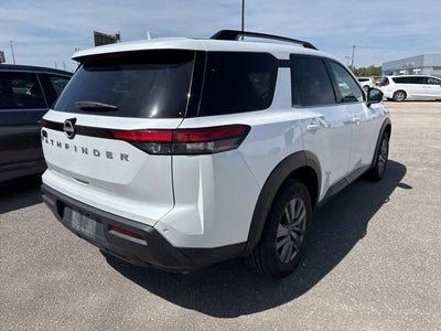 2025 Nissan Pathfinder SV