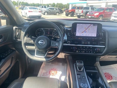 2024 Nissan Pathfinder SL