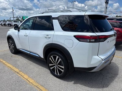 2025 Nissan Pathfinder Platinum