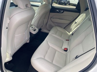 2023 Volvo XC60 Plus Bright Theme