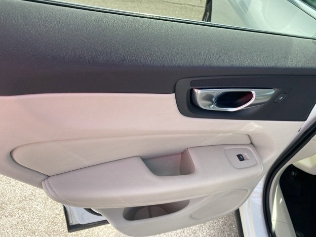 2023 Volvo XC60 Plus Bright Theme