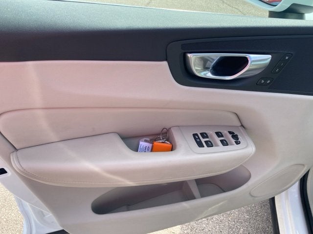 2023 Volvo XC60 Plus Bright Theme