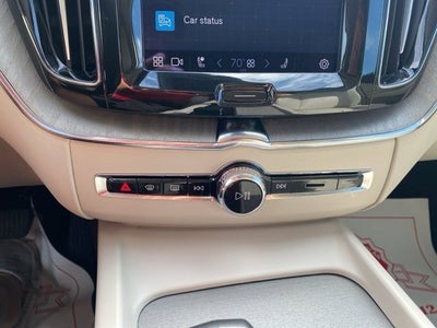 2023 Volvo XC60 Plus Bright Theme